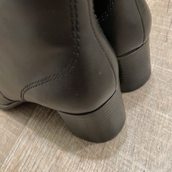 Covington Farrah Black leather ankle boots with block heel size 6 - Picture 11 of 12